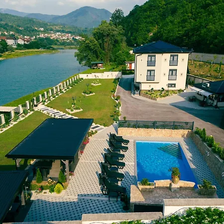 Ξενοδοχείο με διαμερίσματα Alibabin Raj (adults Only) 4*